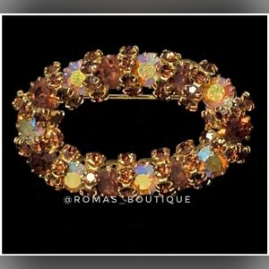 Elegant Mid Century Gold Tone Vintage Brooch